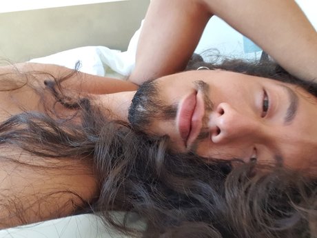 ポッグセルフィーオンリーファン セクシーヌード 写真