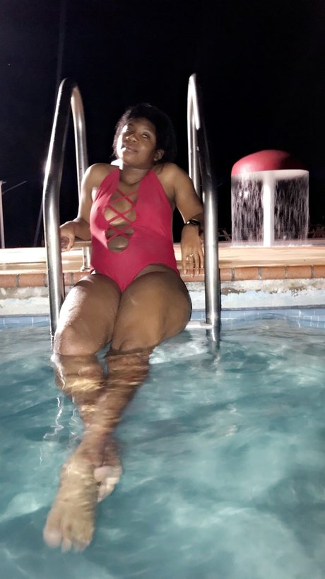 TheRealQueenDivine アダルト女優 画像