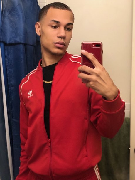 フェイシャルオンリーファンズ アダルト 写真