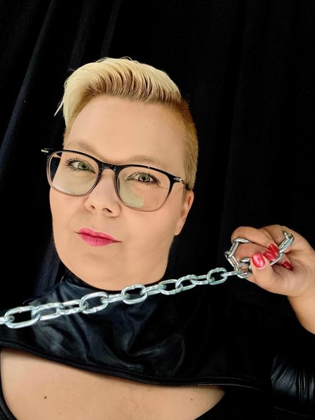 Domina Lady Susan Berlin xxxポルノスター 写真