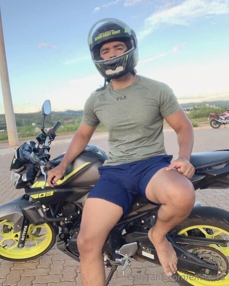 Terra Daddy セクシーなポルノスター ギャラリー