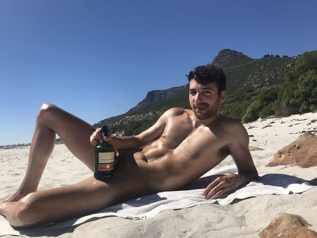 18歳のオンリーファンズ ホット 写真