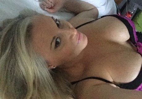 BBC フェムボーイ オンリーファンズ セクシーヌード 写真