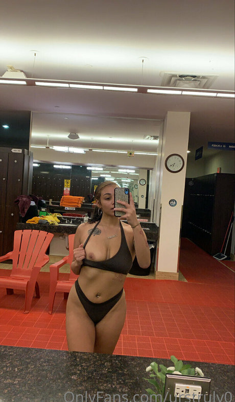 urstruly ali 美しいモデル 写真