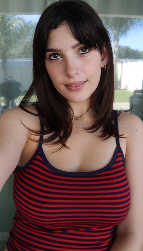 黒檀の偽おっぱいオンリーファンズ 無料セクシー 写真