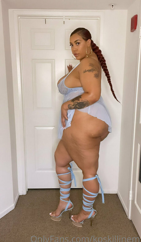 ランジェリーヌードオンリーファンズ セクシーヌード 写真