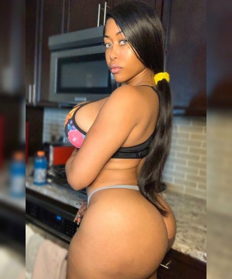 moriahmillss ヌードスター 写真