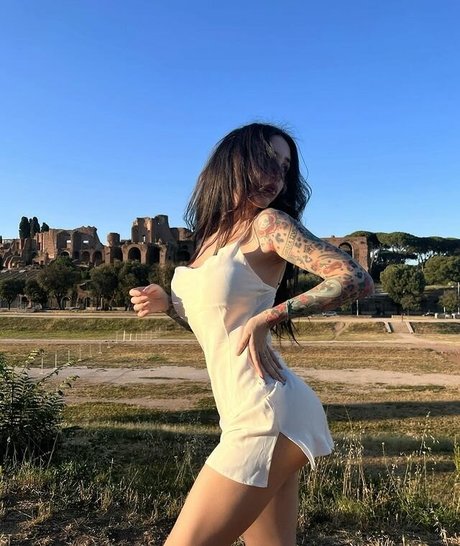ヌード妻オンリーファンズ 美しい 画像