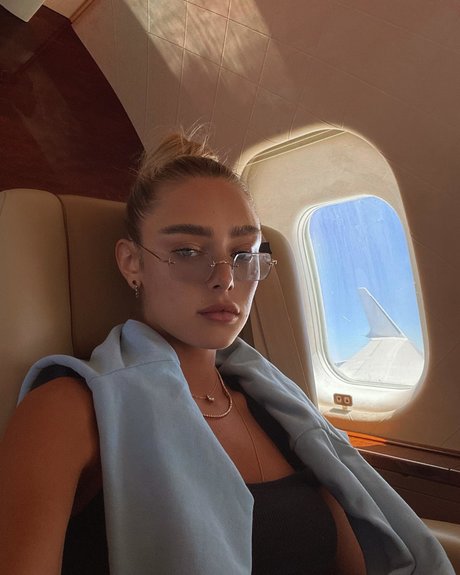 ラテン系ママオンリーファンズ セクシー裸 写真