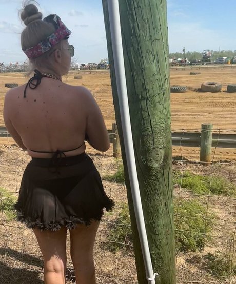 毛深いティーンの猫オンリーファンズ 美しい裸 写真