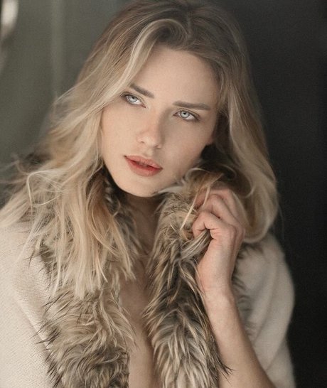 Eve Tsur かわいいポルノスター 写真