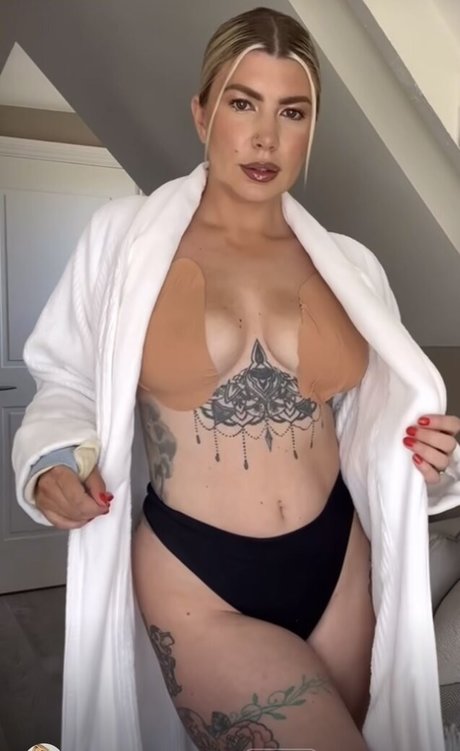 ソロ男性オンリーファンズ 美しいヌード 画像