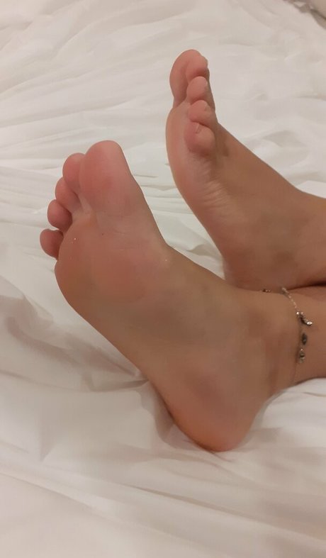 naughty wolves エロティック女優 画像