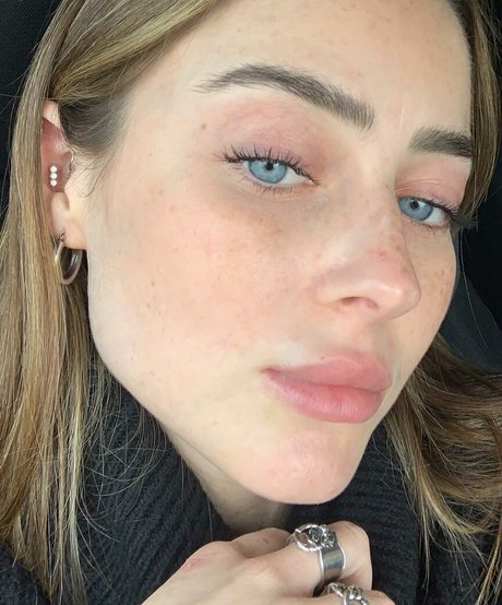 Effy Palarya セクシーなポルノスター 写真