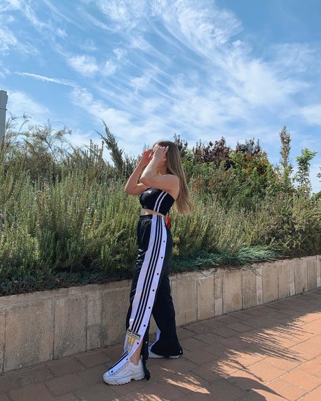 Effy Palarya かわいいスター 画像