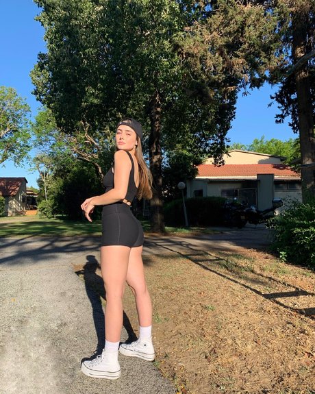 Effy Palarya セクシーなポルノスター 写真
