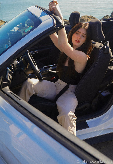 ナチュラルポーグオンリーファン セクシーヌード 写真