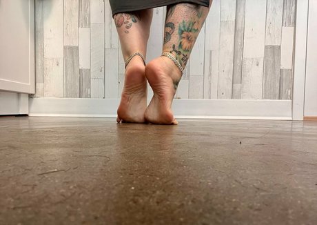 巻き毛のティーンズオンリーファンズ ポルノ 画像