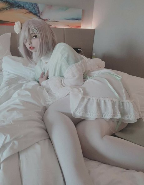 巨乳クーガーオンリーファンズ セクシー裸 写真