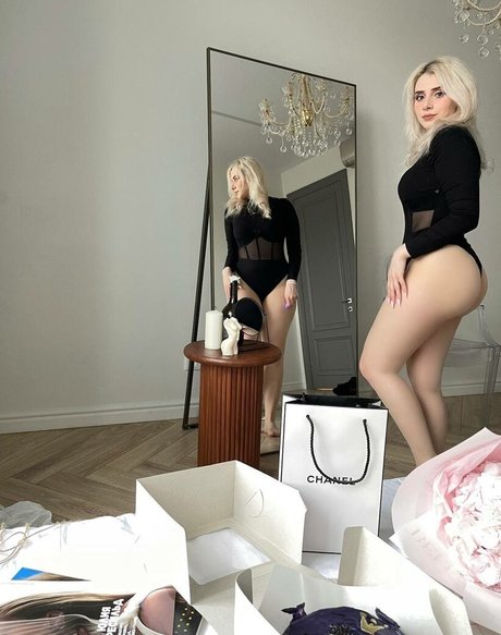 Sveta Sollar ホットなスター 写真