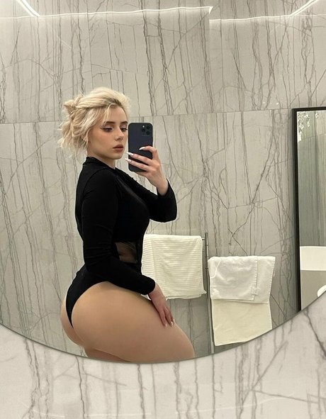 Sveta Sollar ポルノスター ホット 写真