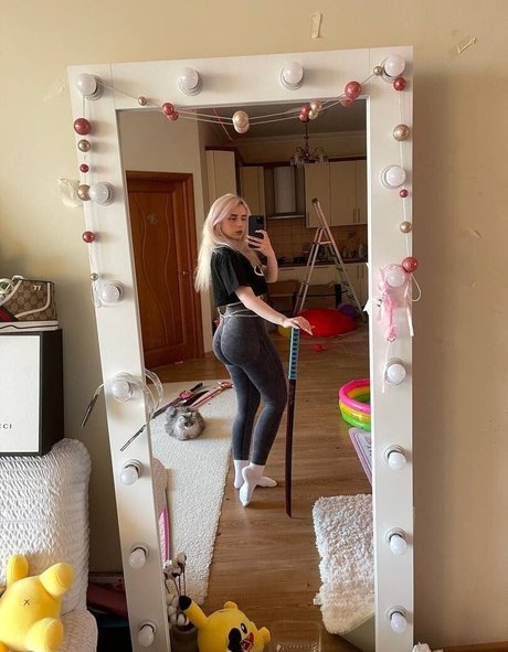 Sveta Sollar 高品質モデル 写真