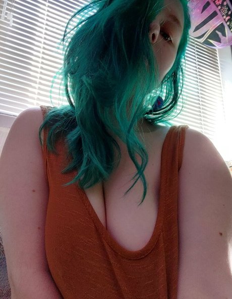 ブルネットのティーンオンリーファンズ 美しいヌード 写真