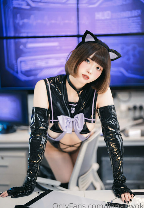トゥワークオンリーファン ヌード 写真