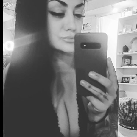 Sarah Bella アートモデル 画像