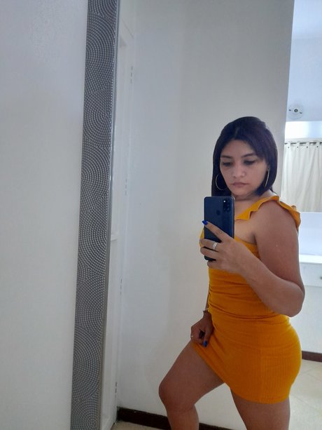 Sara forest 独占スター 写真