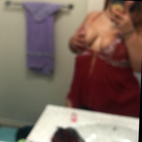 いたずらなオンリーファンズ セクシー裸 画像