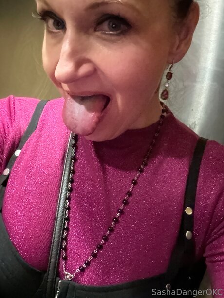Sasha Danger OKC 裸のスター 写真