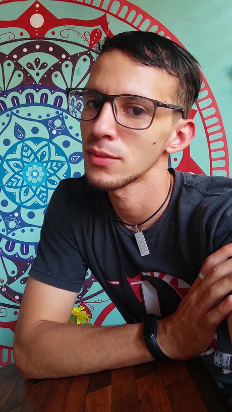 Zeus Ruiz ホットスター 写真