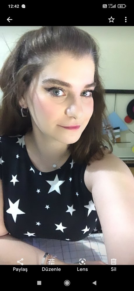 Vusal 裸の女優 画像