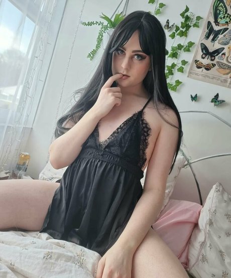 巨乳小人オンリーファンズ ヌード 画像