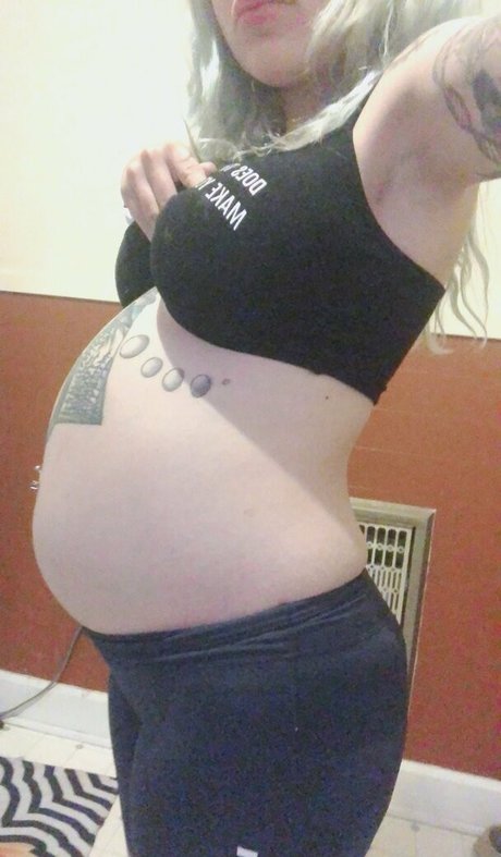 小さいペニスのオンリーファンズ ヌード 画像