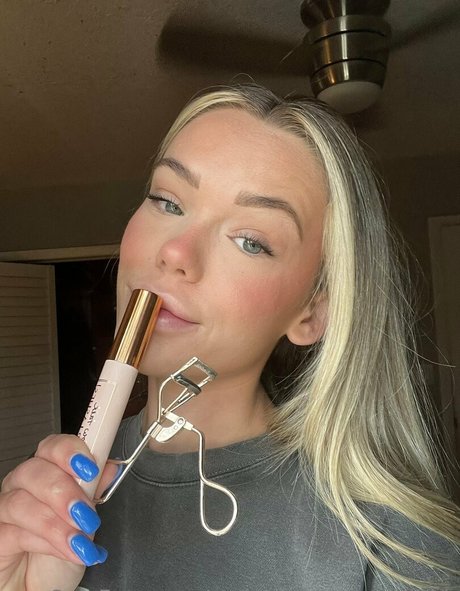 makeupwithmeredithh ホットなモデル 画像