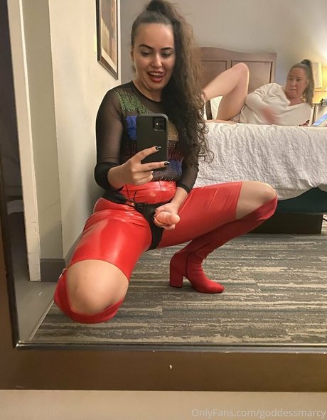 ポルノスターオンリーファンズ ホット裸 写真