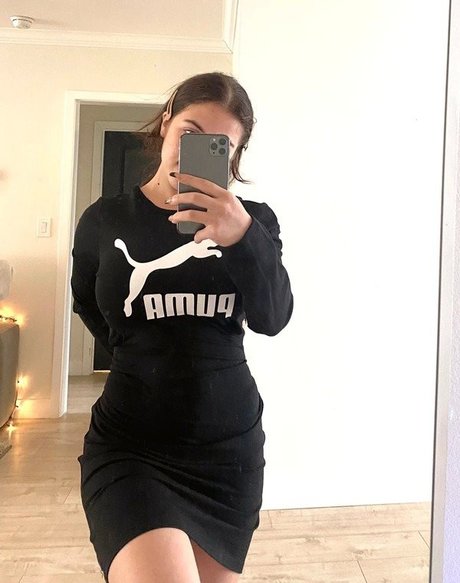 Baby Ariel ヌードスター 写真