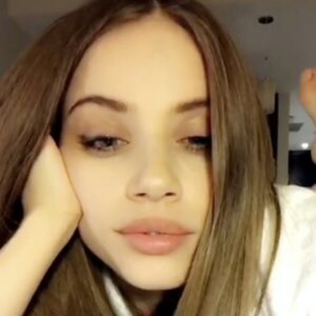 Xenia Tchoumi 完璧なスター 画像