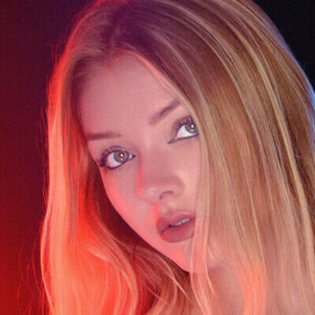 Alice Neale 独占モデル 画像