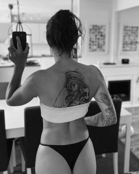 Tyramy ホットなポルノスター 写真