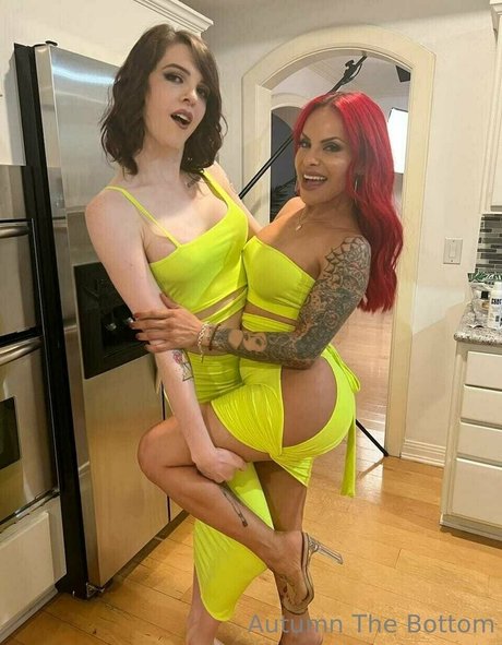 茶色の目のキティオンリーファンズ ホット裸 写真