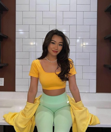 babeychar ポルノスター エロティック 写真