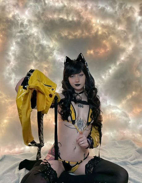 小さいチンポのシーメールオンリーファンズ ホットヌード 写真