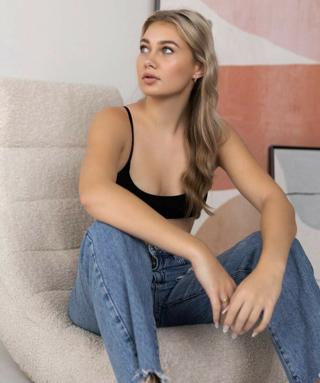 Rhiannon Higgins アダルトスター 写真