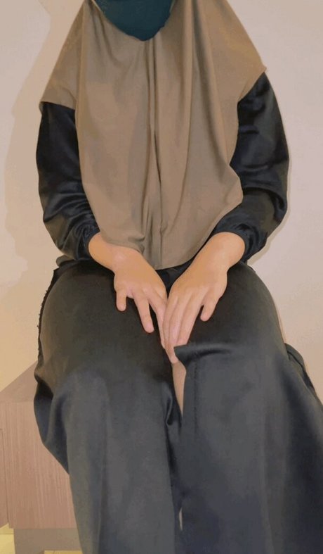 Hijab Camilla ヌードモデル 画像