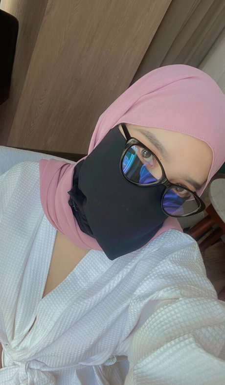 Hijab Camilla 裸のスター 写真