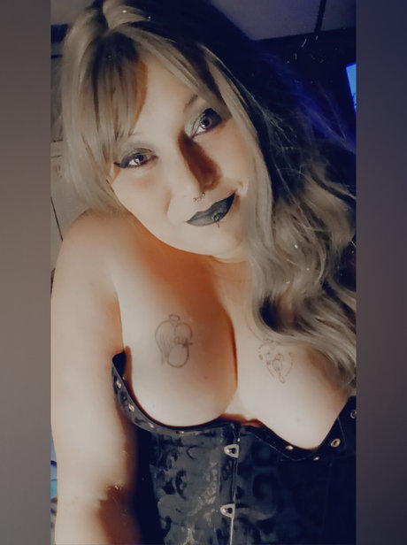Madame Crymsyn アートモデル 画像