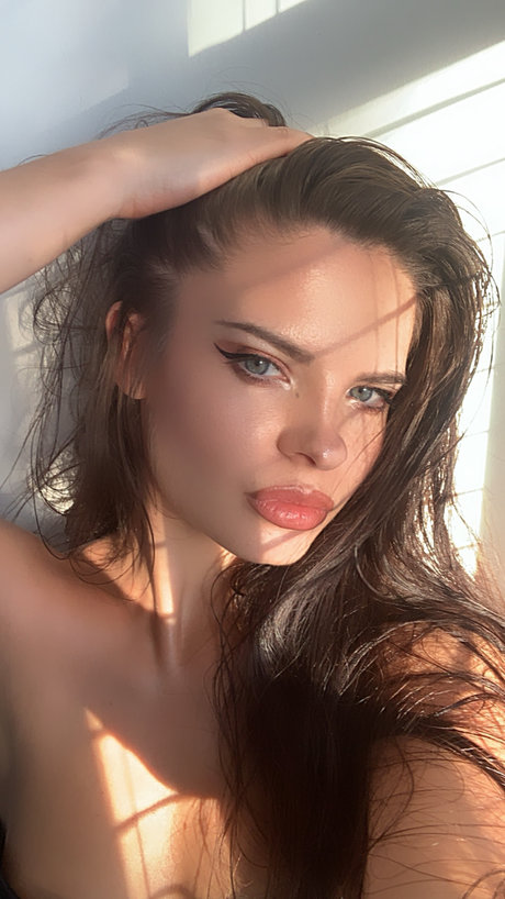 Valentina Clementine かわいいモデル 写真
